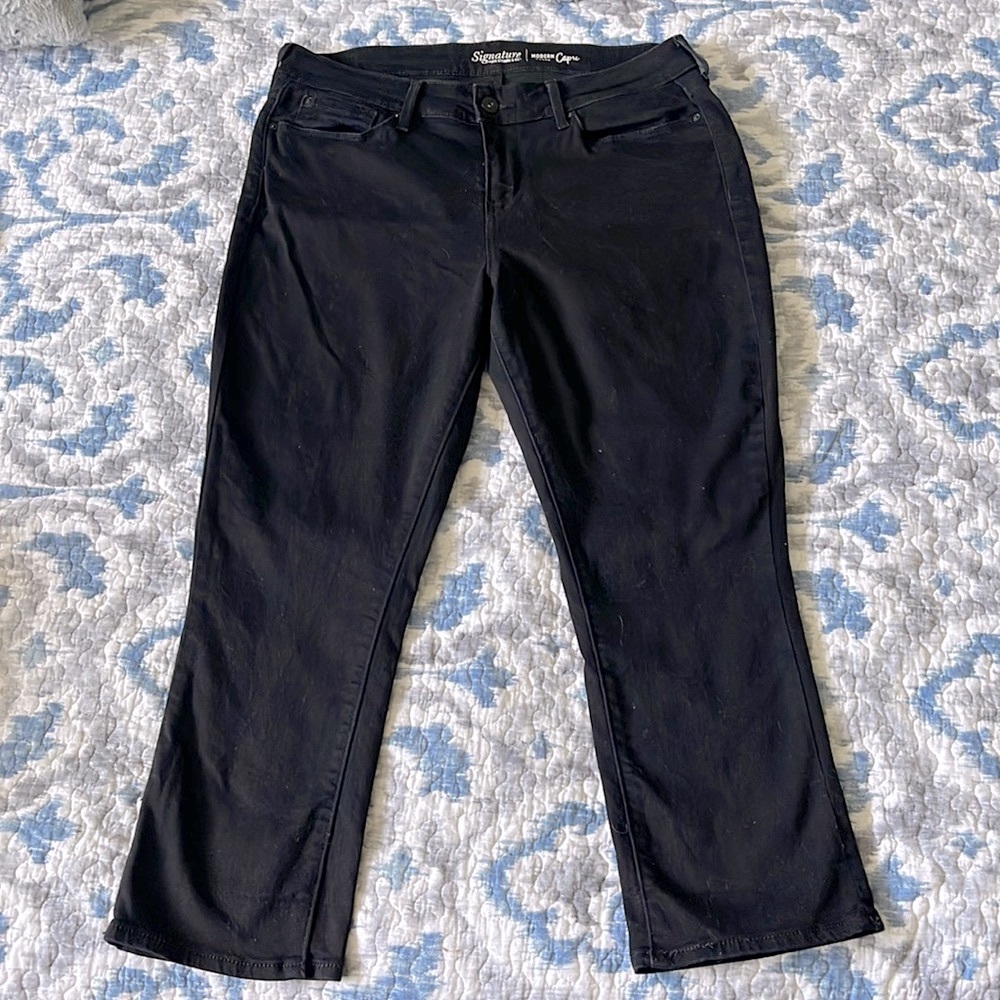 Levi Capri like new Sz 14 W32 Black